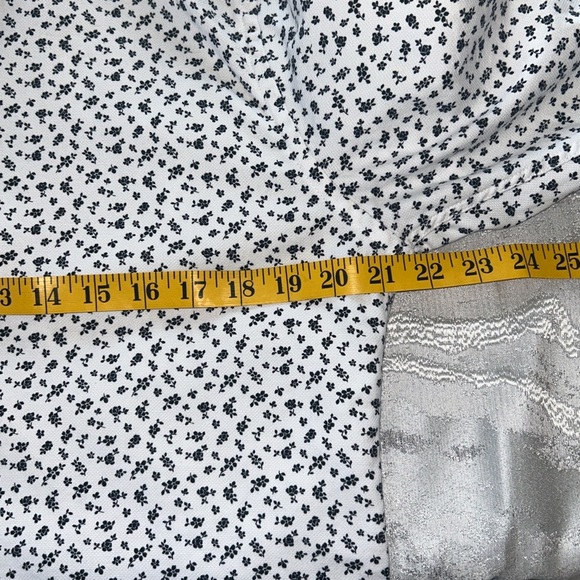 Denim & Flower White and Blue Floral Button Down Shirt - Picture 9 of 12